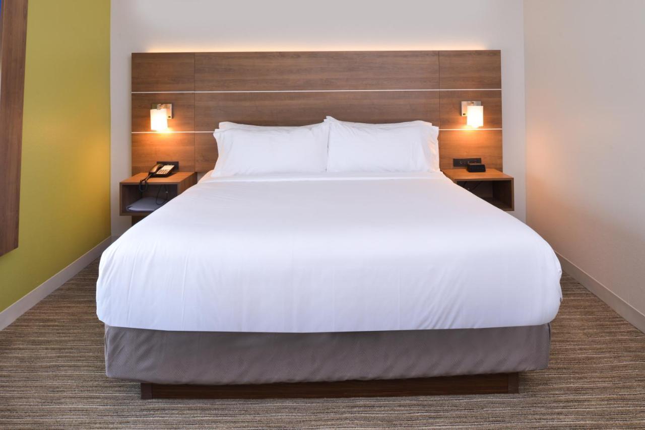 Holiday Inn Express & Suites - Omaha - 120Th And Maple By Ihg Zewnętrze zdjęcie